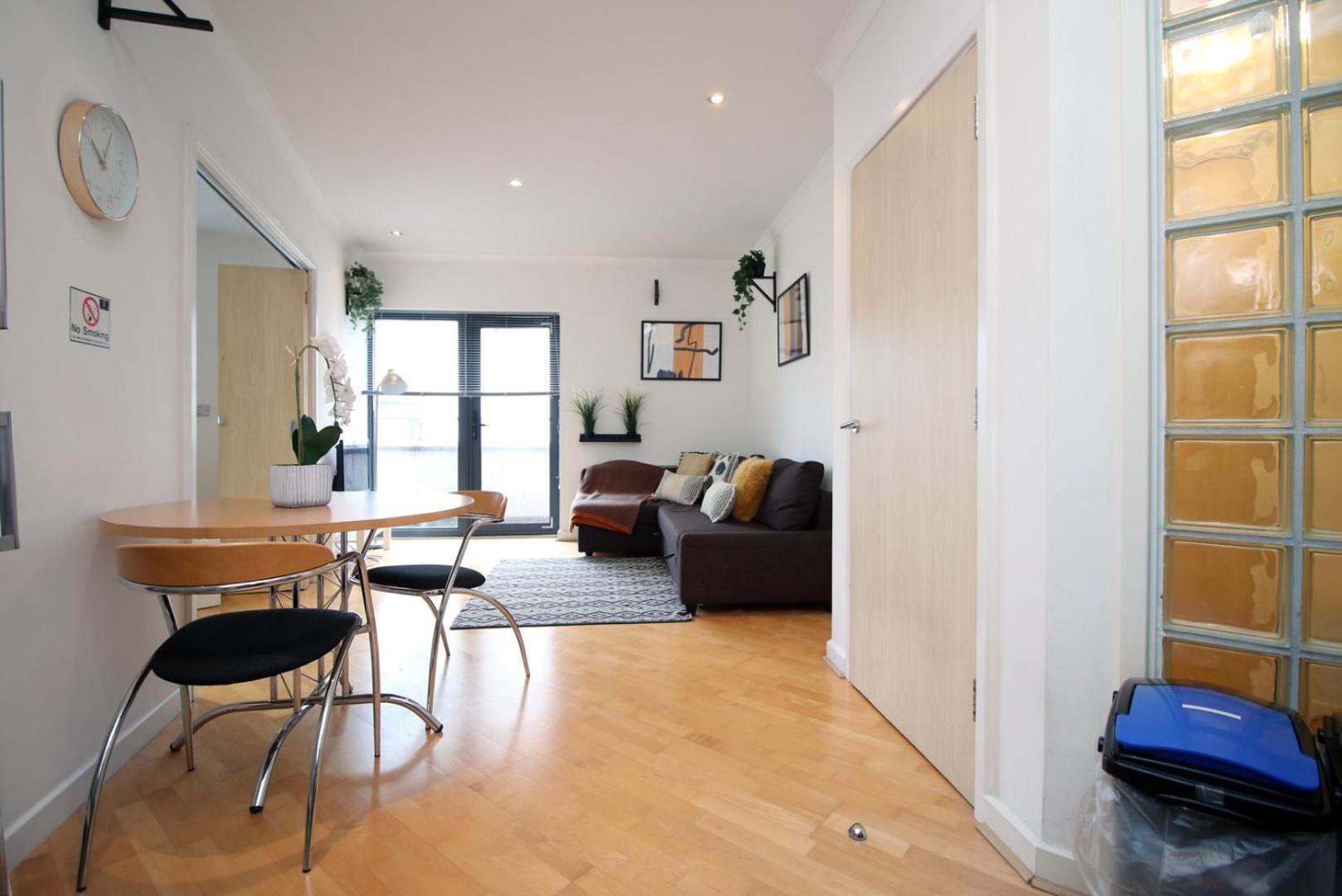 Centrally Located Spacious 2Br | Cohost Partners Кардифф Экстерьер фото