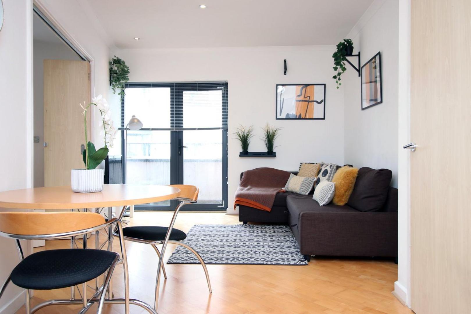 Centrally Located Spacious 2Br | Cohost Partners Кардифф Экстерьер фото