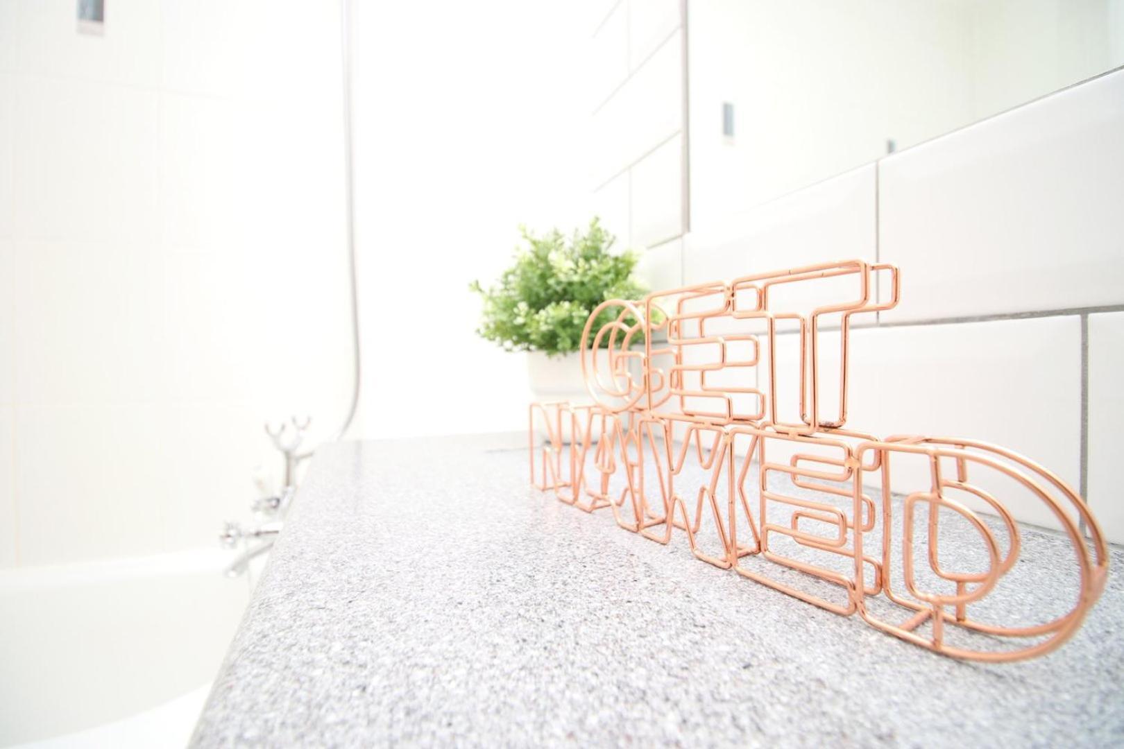 Centrally Located Spacious 2Br | Cohost Partners Кардифф Экстерьер фото