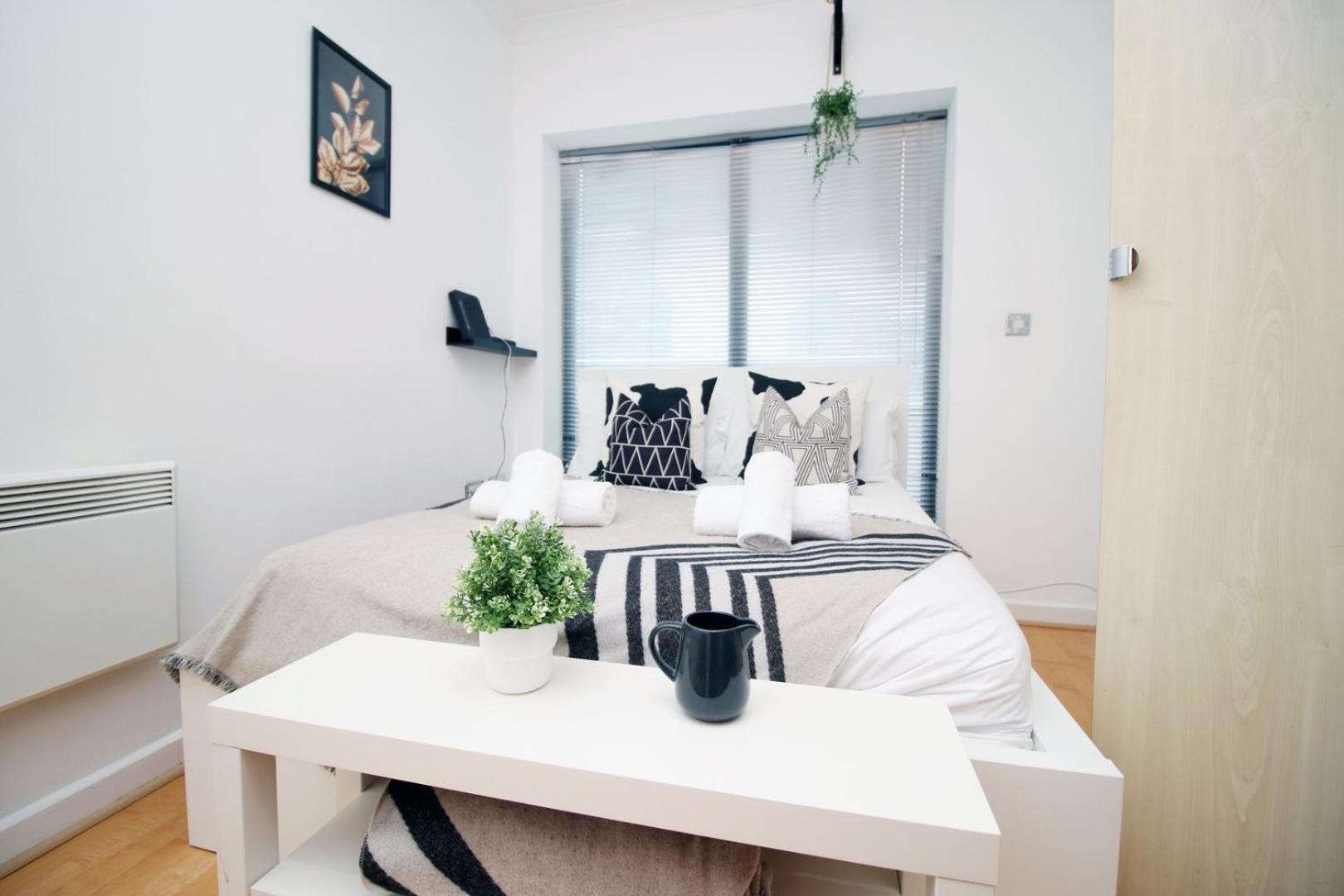 Centrally Located Spacious 2Br | Cohost Partners Кардифф Экстерьер фото