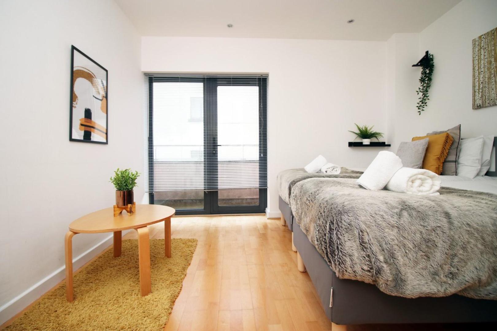 Centrally Located Spacious 2Br | Cohost Partners Кардифф Экстерьер фото